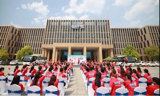 做白色的牛奶，創紅色的企業，花花牛乳業集團青春歌會慶祝建黨100周年