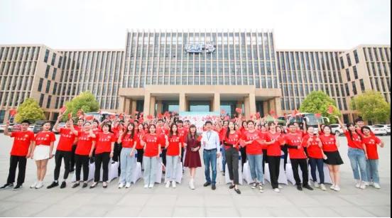 做白色的牛奶，創紅色的企業，花花牛乳業集團青春歌會慶祝建黨100周年