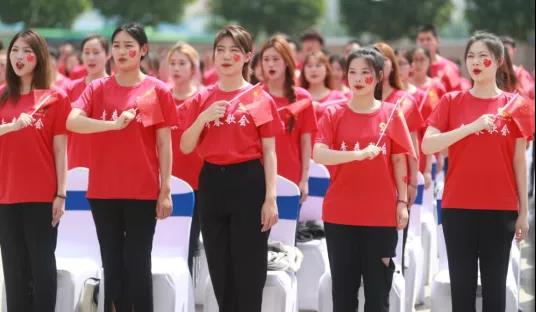 做白色的牛奶，創紅色的企業，花花牛乳業集團青春歌會慶祝建黨100周年