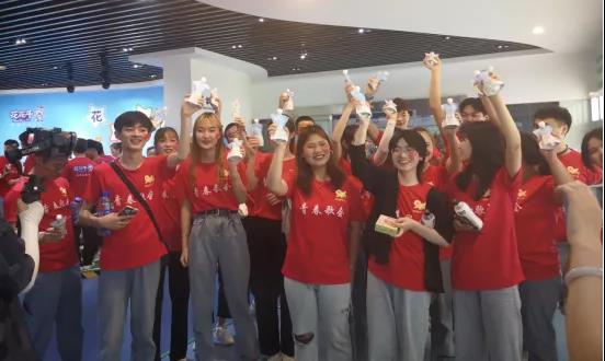 做白色的牛奶，創紅色的企業，花花牛乳業集團青春歌會慶祝建黨100周年