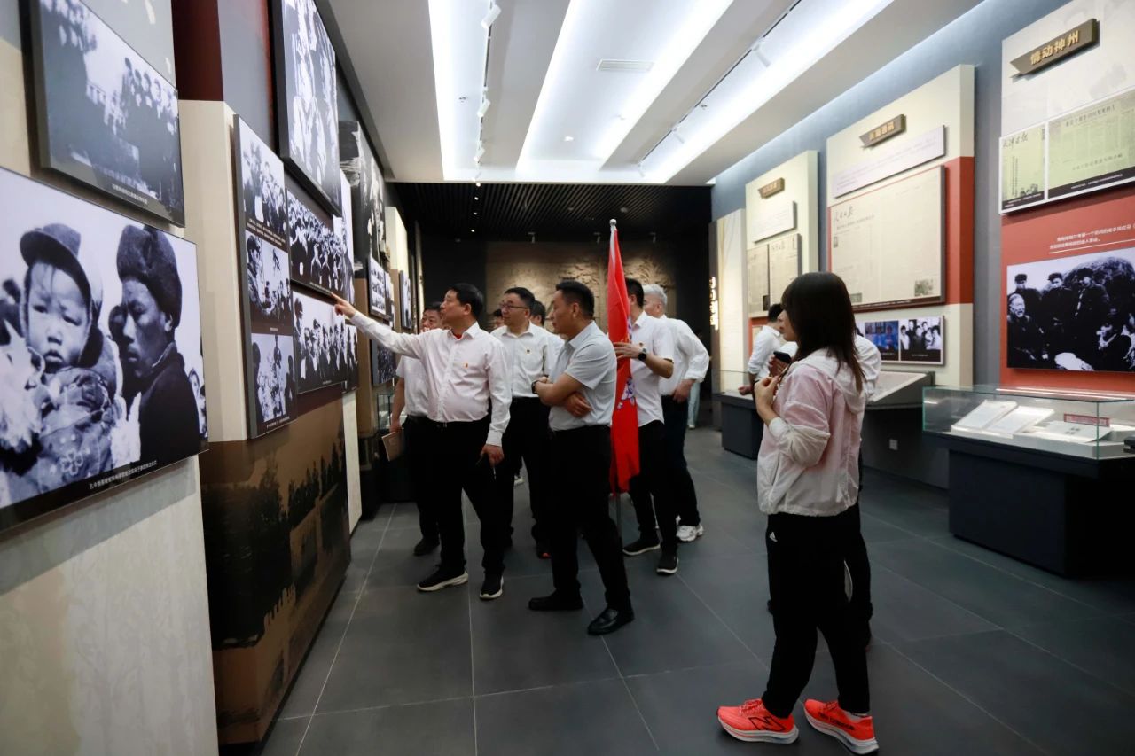 砥礪初心使命，汲取奮進力量丨花花牛乳業集團黨委組織開展學習“焦裕祿精神”主題黨日活動