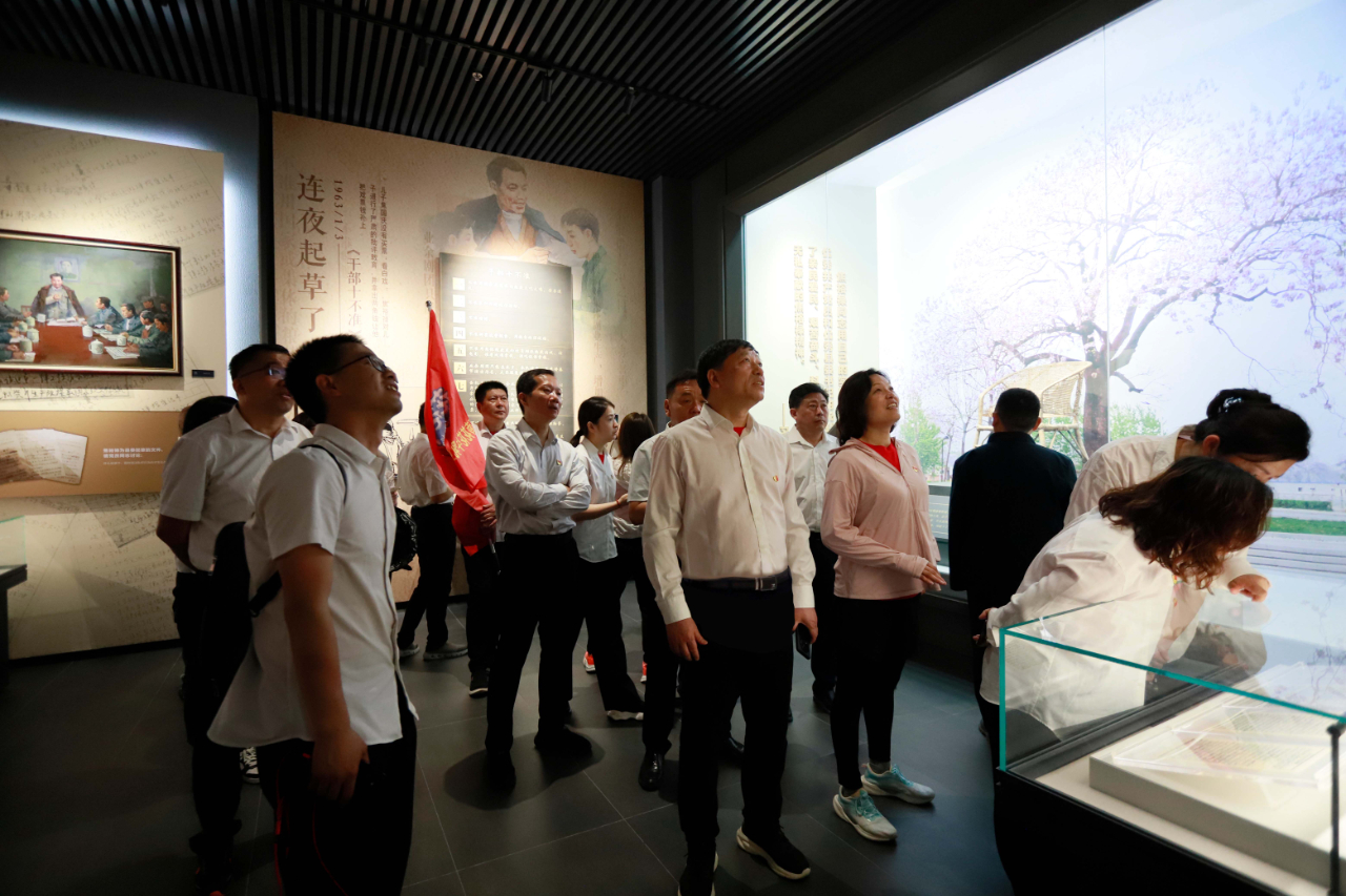 砥礪初心使命，汲取奮進力量丨花花牛乳業集團黨委組織開展學習“焦裕祿精神”主題黨日活動