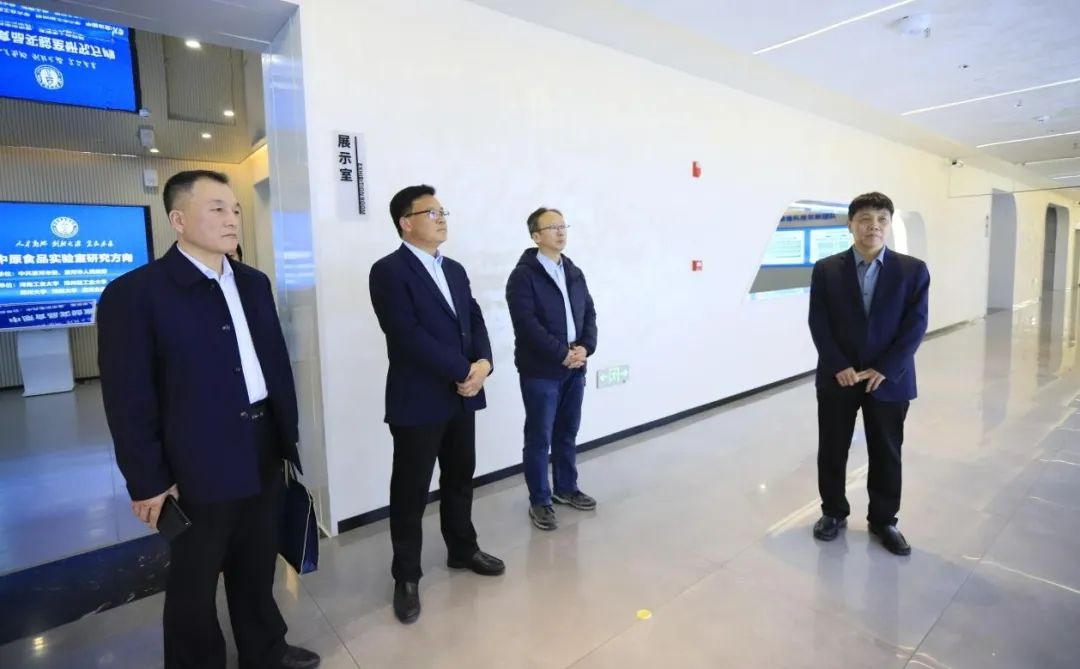 花花牛乳業集團黨委書記、董事長唐洪峰一行赴中原食品實驗室同中國工程院院士、中原食品實驗室主任任發政座談交流