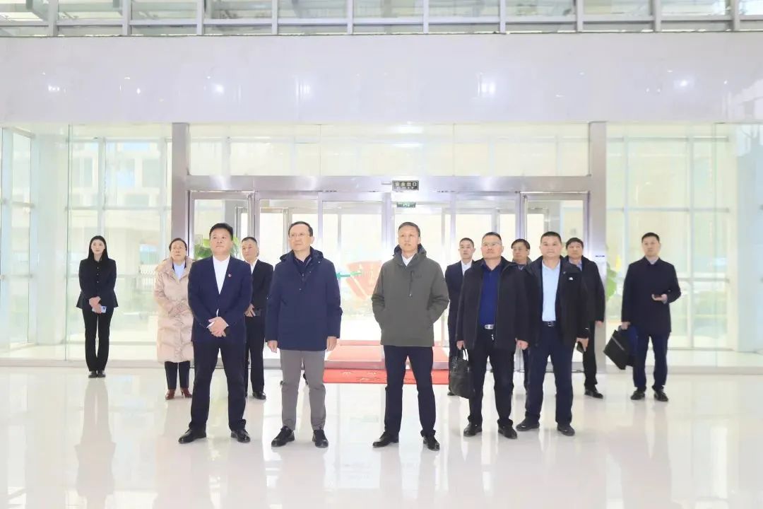 省政府國資委黨委書記、主任李濤一行到花花牛乳業集團調研