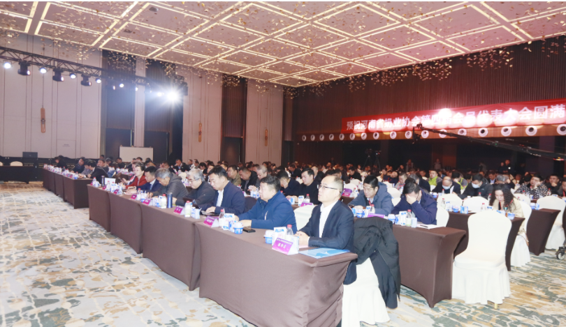 河南奶業發展啟航新征程——花花牛乳業集團黨委書記、董事長唐洪峰當選河南省奶業協會會長