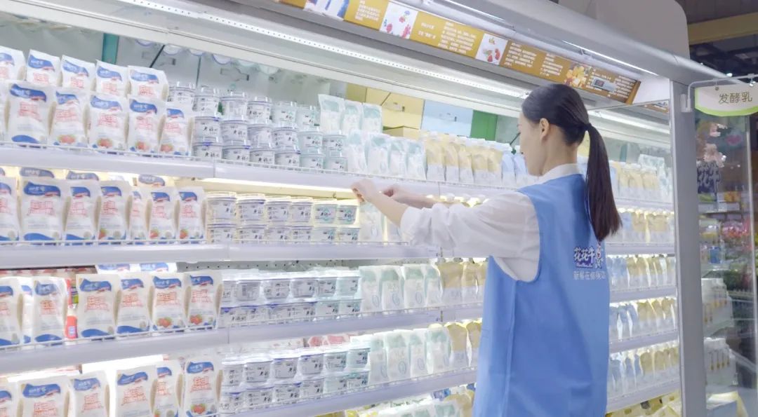 點贊！河南日報要聞02版——報道花花牛乳業集團鄭州分公司乳制品生產場景，彰顯花花牛乳業集團發展新活力