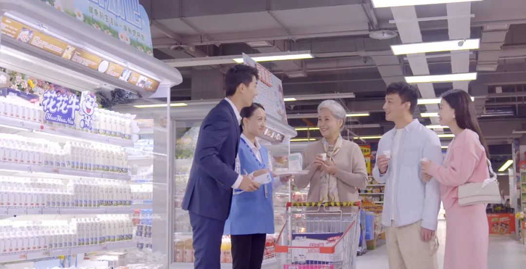 點贊！河南日報要聞02版——報道花花牛乳業集團鄭州分公司乳制品生產場景，彰顯花花牛乳業集團發展新活力