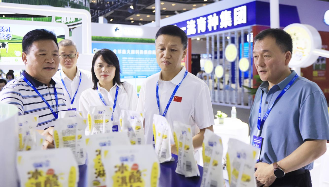 啟航新征程 點亮新賽道丨花花牛乳業集團參加第十四屆中國奶業大會暨D20峰會，榮獲“中國乳制品生產企業現代化等級5A級”評定殊榮