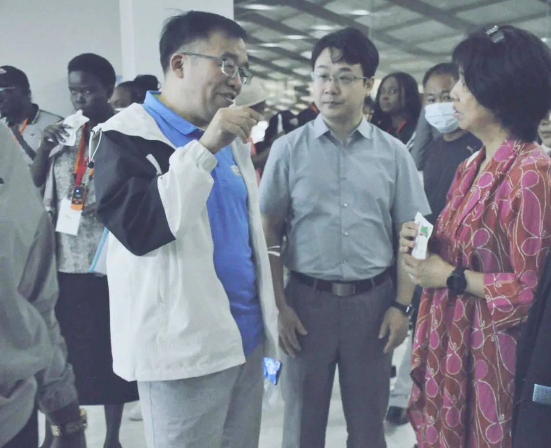 北京大學南南合作與發展學院教授、全球伙伴關系主任周詠梅一行蒞臨花花牛平輿瑞亞牧業參觀調研