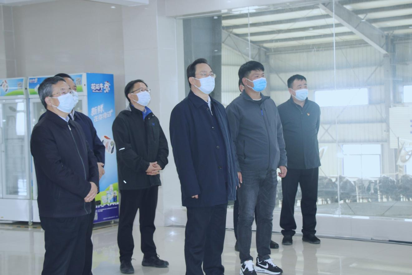 河南省人大常委會黨組書記、副主任孔昌生蒞臨花花牛魯山瑞亞牧場參觀調研