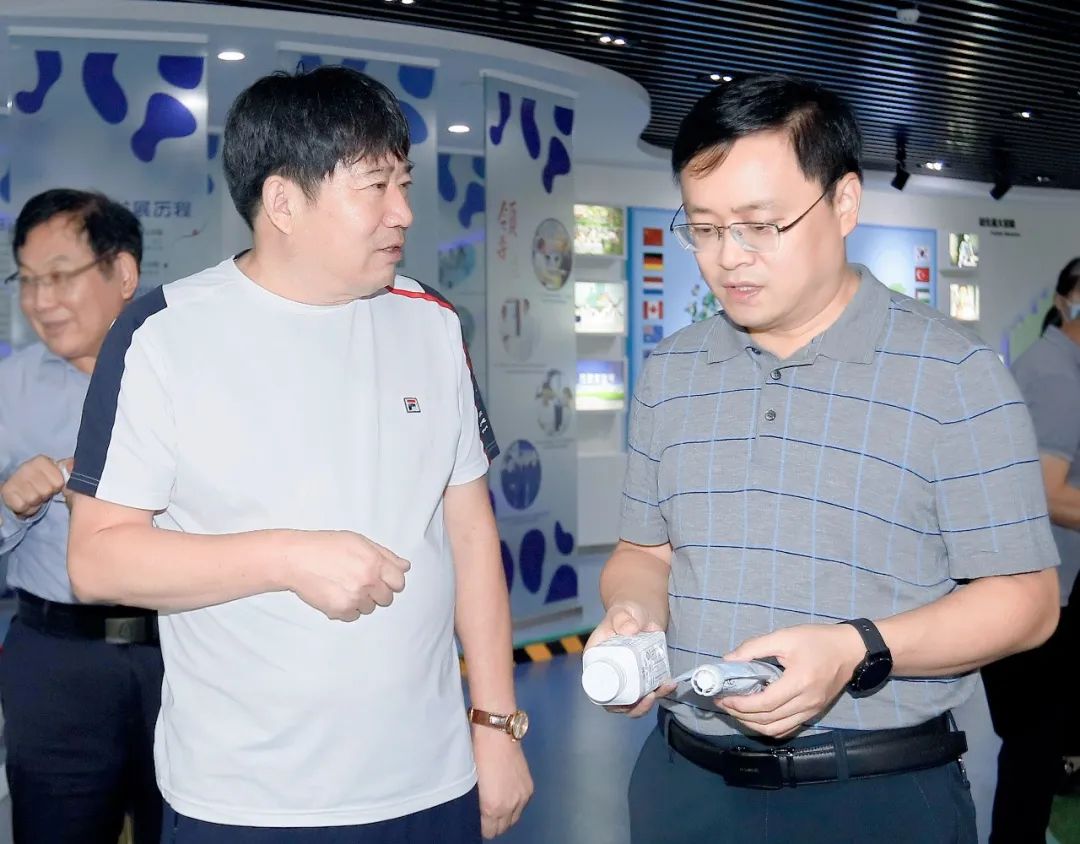 快訊｜社旗縣人民政府縣長關文波一行蒞臨花花牛乳業集團參觀考察