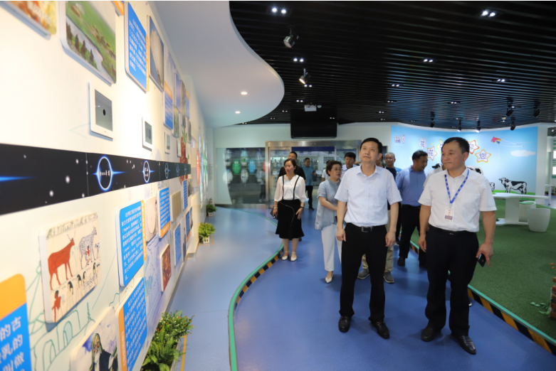 快訊|鄭州市二七區委副書記、區長虎榮鑫蒞臨河南花花牛乳業集團調研