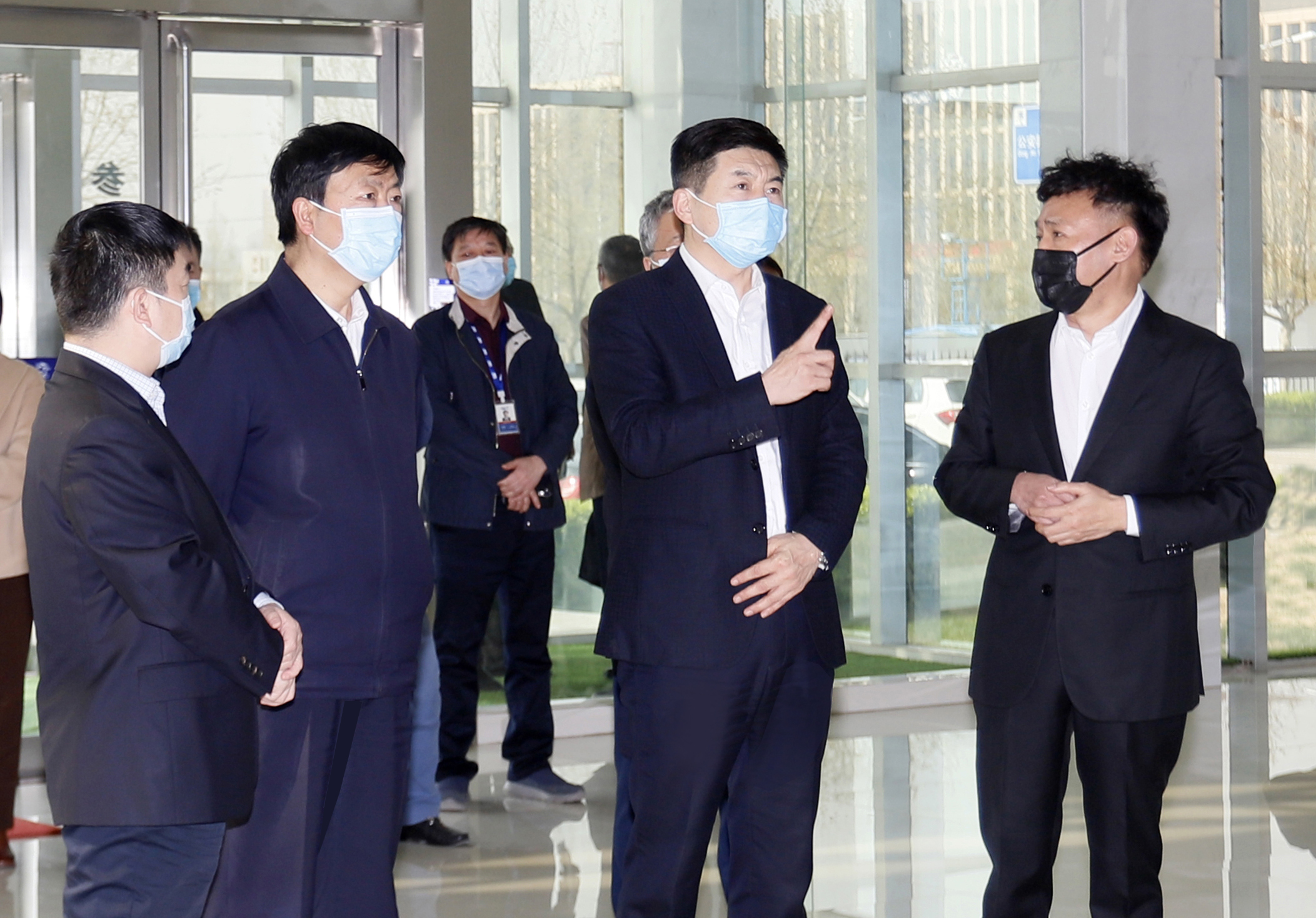 河南省委常委、副省長費東斌蒞臨 花花牛乳業集團調研