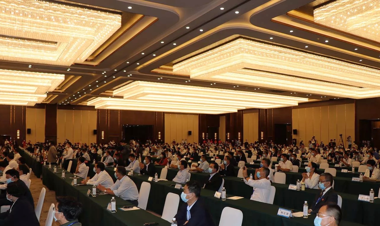 喜報 | 花花牛輕覺酸奶榮獲第二十四屆中國農產品加工業投資貿易洽談會金質產品獎