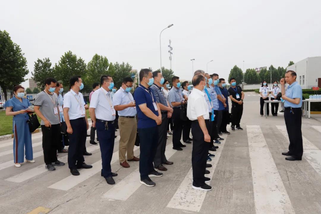鄭州市安全生產雙重預防體系建設現場觀摩會在花花牛乳業集團鄭州分公司召開