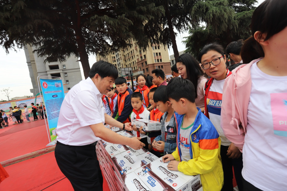 花花牛|六一關愛兒童，讓愛灑滿人間