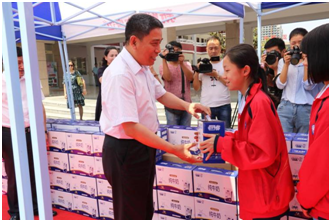 “健康中原，牛奶伴您行——花花牛乳業集團2018中國小康牛奶行動” 公益助學啟動儀式隆重舉行