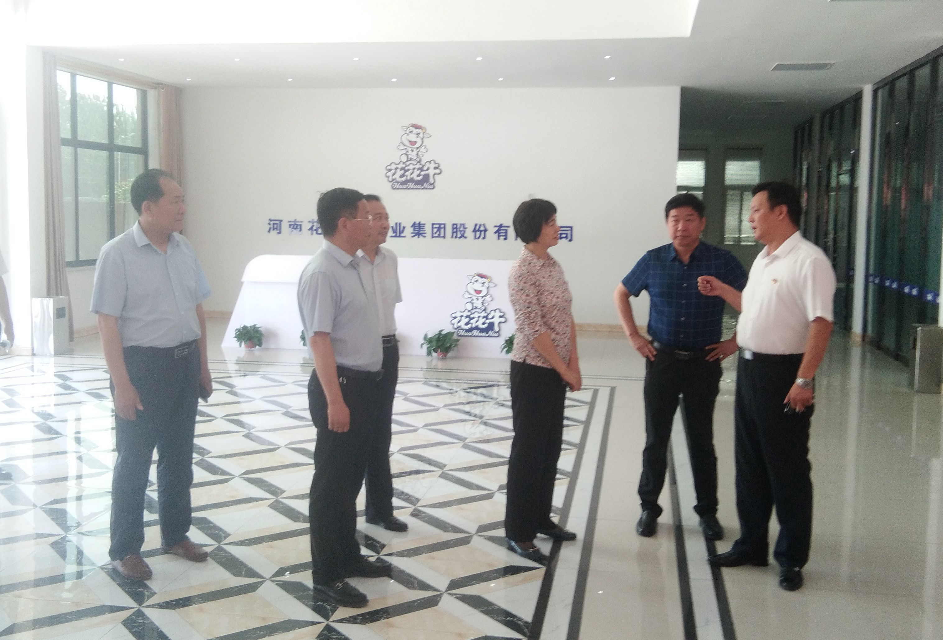 駐馬店市委常委、統戰部長姚新文 蒞臨花花牛乳業集團總部調研