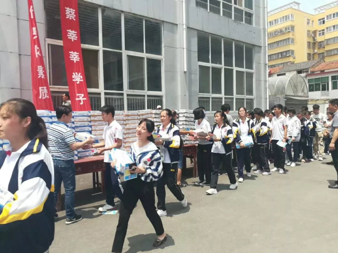 花花牛|捐助教育100萬元！做公益，我們是認真的！