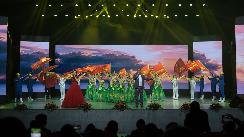 “不忘初心、聚力前行” 花花牛集團2018迎新春聯歡會隆重舉行