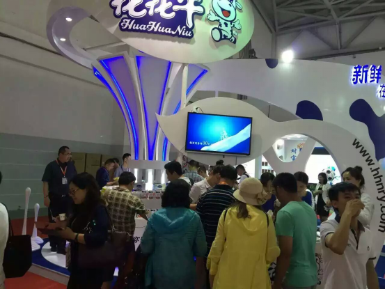 花花牛牛氣沖天！農業部長品嘗“領暢”點贊，又獲國際奶業平臺青睞