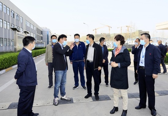 鄭州市人大副主任孫黎、市政府副市長李喜安一行 蒞臨花花牛開展“三送一強”活動