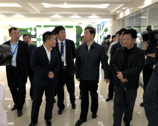 河南省委副書記、省長陳潤兒一行蒞臨 花花牛集團魯山瑞亞牧業有限公司視察調研