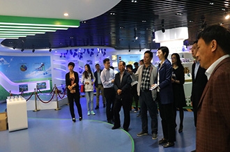 鄭州市二七區區委、統戰部部長王玉紅蒞臨花花牛生物科技有限公司參觀指導