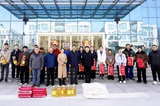 新春佳節暖人心 堅守一線顯擔當 ——河南農業投資集團黨委委員、副總經理兼花花牛乳業集團黨委書記、董事長張峰慰問花花牛乳業在崗員工